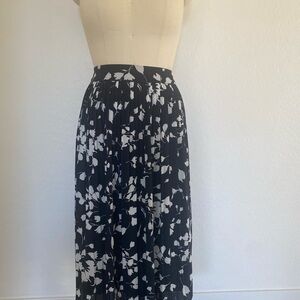J Crew Size 12 Navy Pleated Midi Skirt in Flower Print